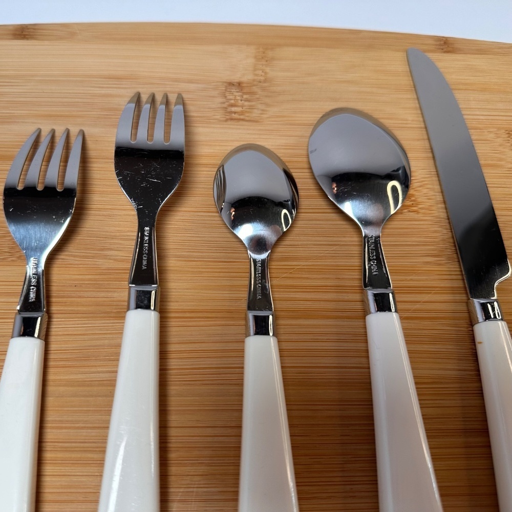 Vintage English Floral Flatware Set – Pink Tulip Handles (19 pcs) - Picture 11 of 15